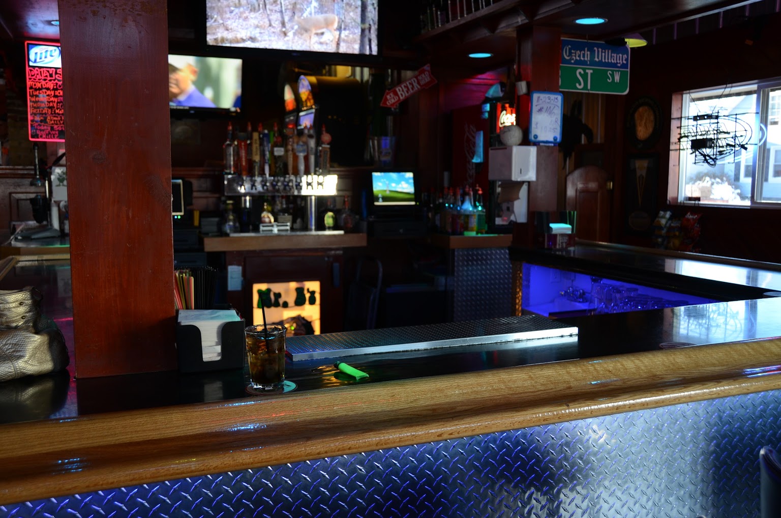 Mr. B's Bar and Sam's Pizza